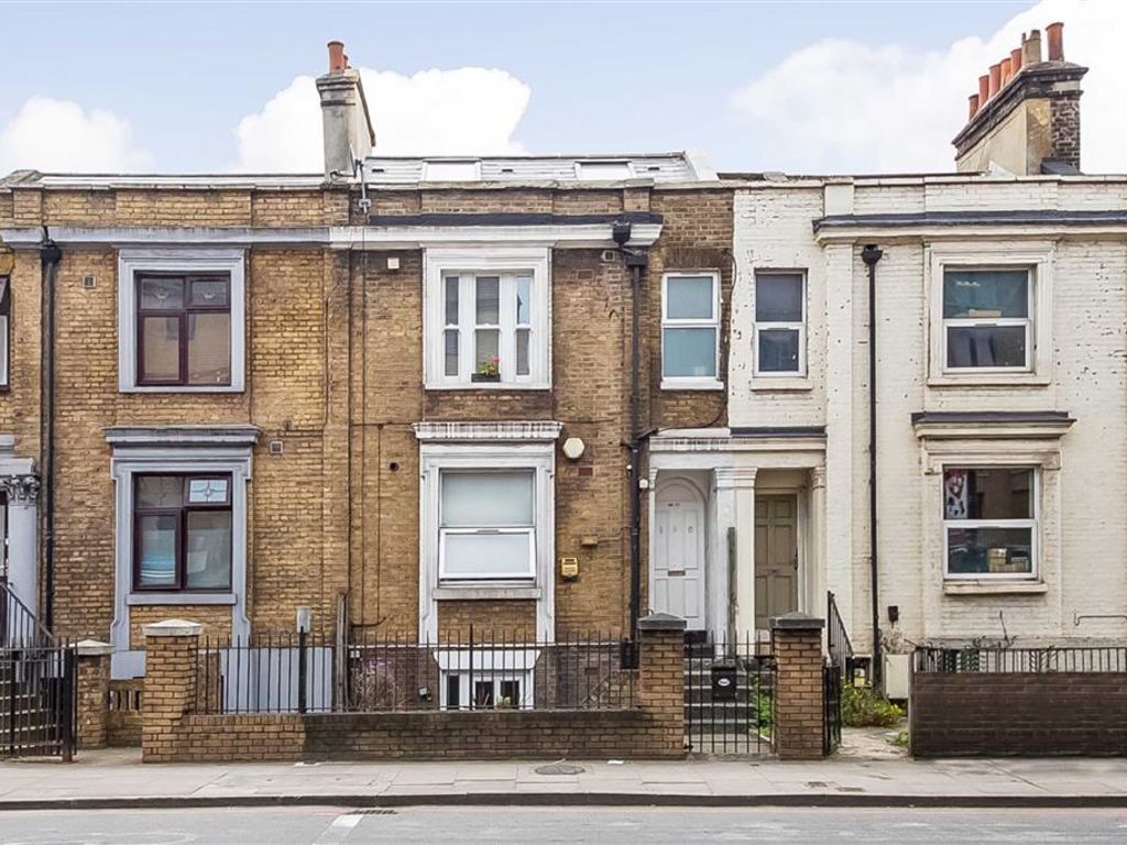 2 bed flat to rent in New Cross Road, London SE14, £1,900 pcm Zoopla