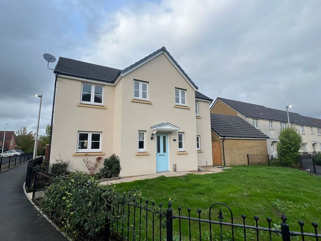 5 bed detached house to rent in Holly Oak Road, Penllergaer, Swansea