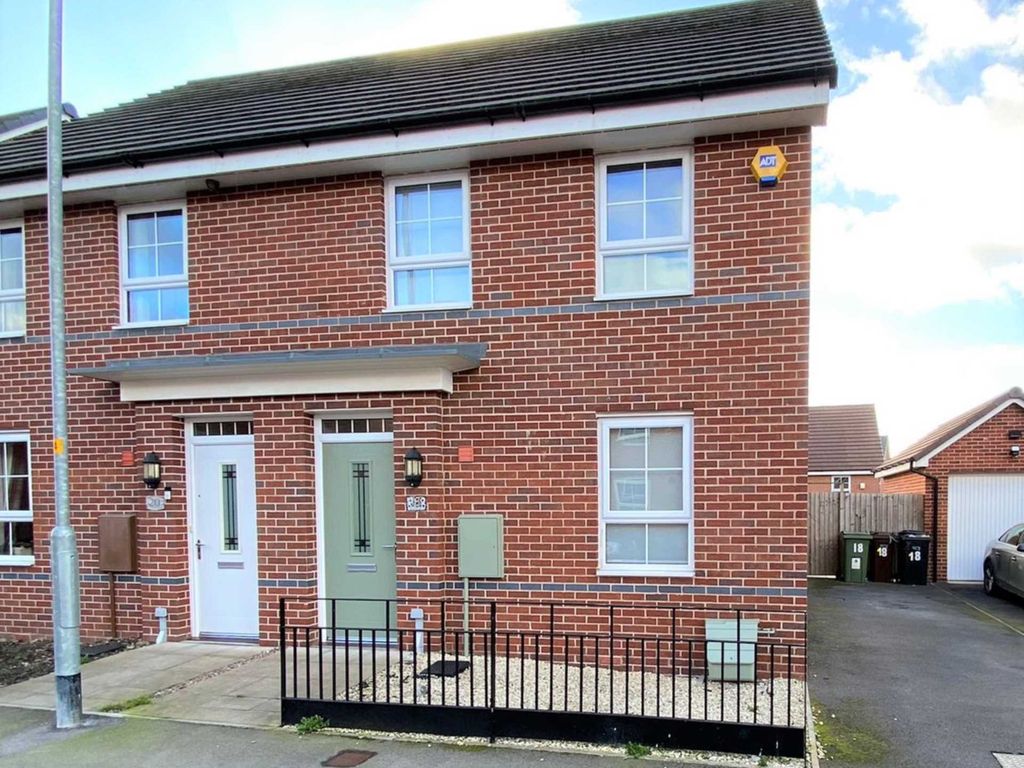 3 bed semidetached house to rent in Goodwood Drive, Wolverhampton WV10