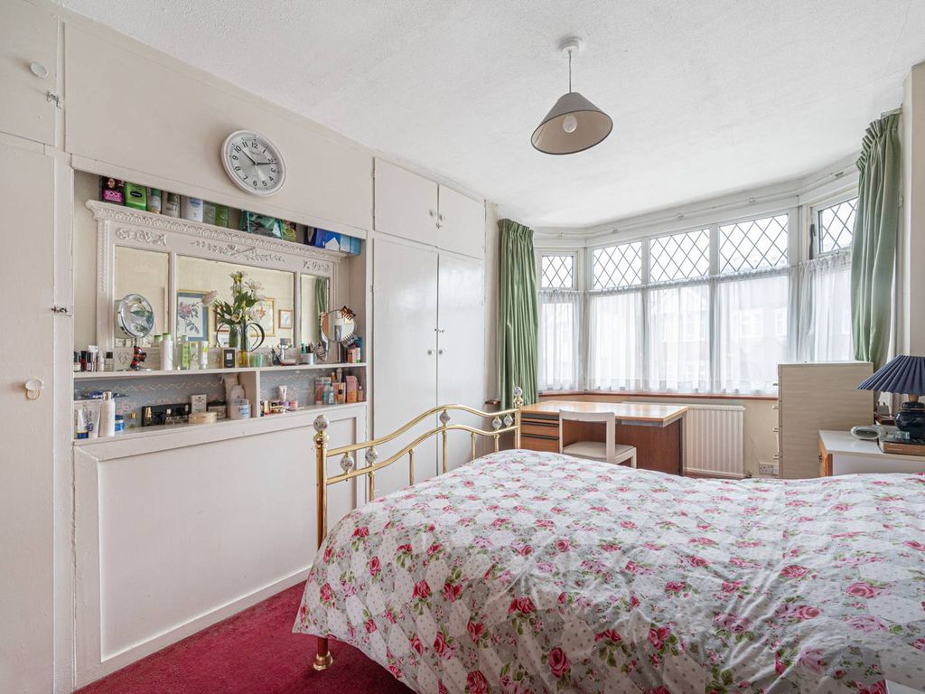 3 bed semidetached house for sale in Colin Gardens, Colindale, London