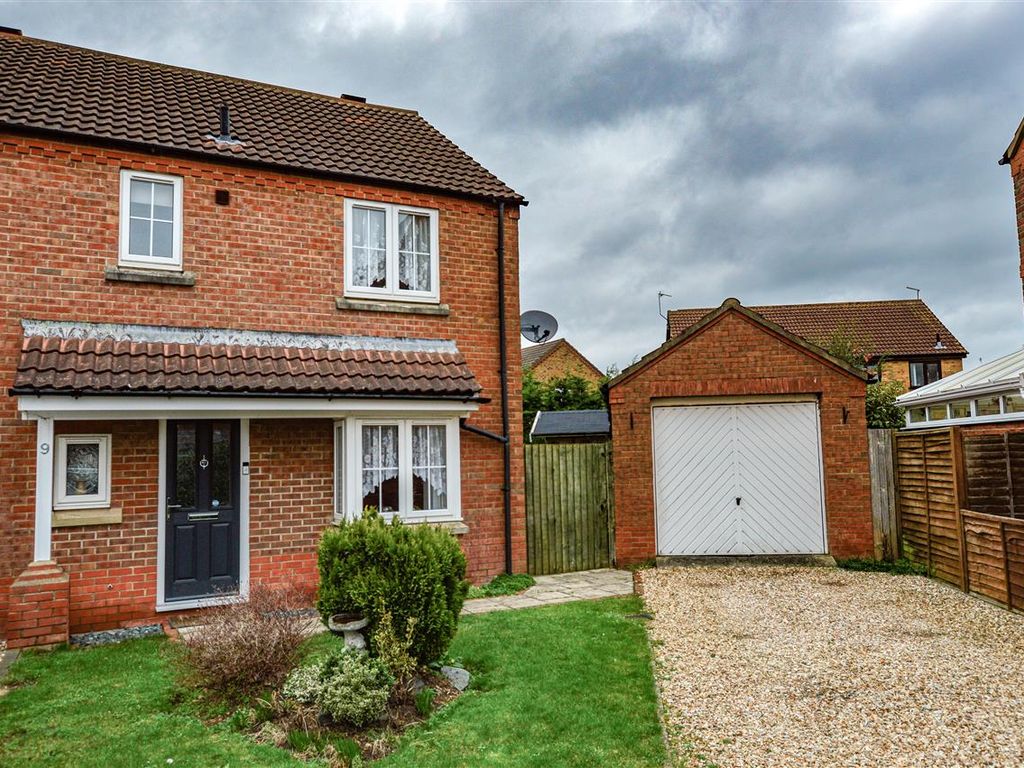 3 bed semidetached house for sale in Blackthorn Close, Ruskington