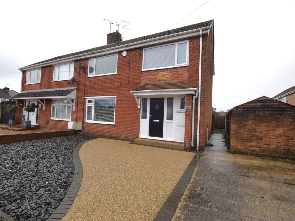 3 bed semidetached house for sale in Thompson Avenue, Harworth