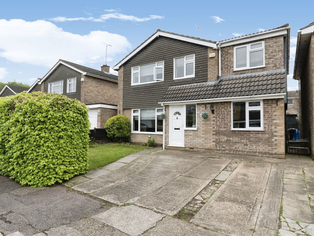 4 bed detached house for sale in Marlborough Road, Stevenage