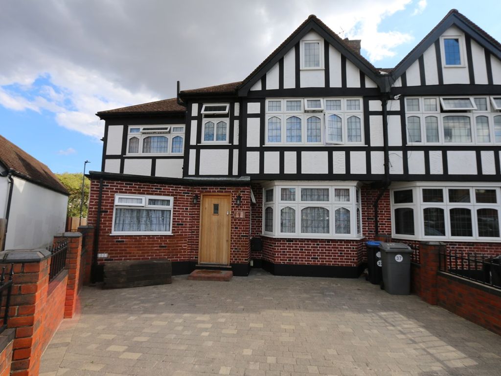 7 bed semidetached house for sale in Kinross Close, Kenton, Harrow HA3