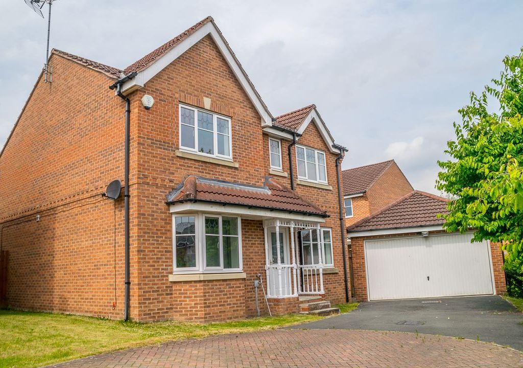 4 bed detached house for sale in New Village Way, Morley, Leeds LS27