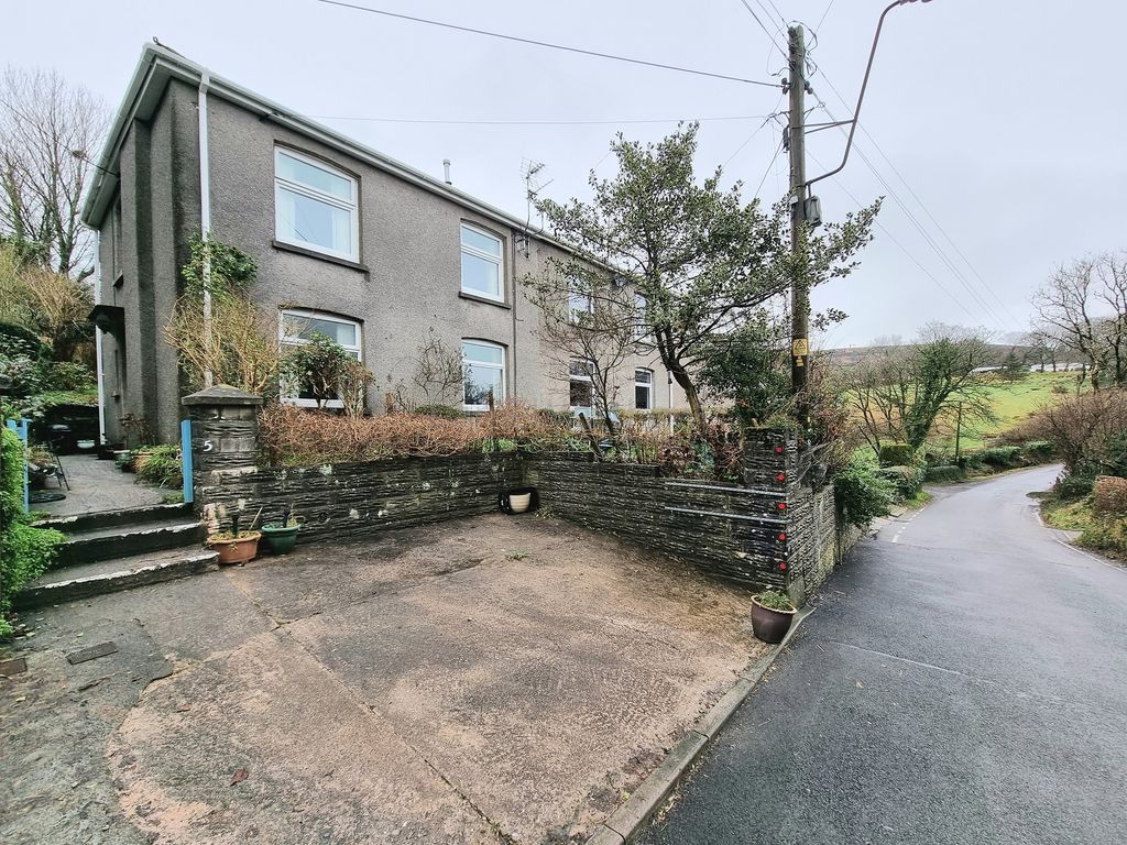 3 bed semidetached house for sale in Heol Y Felin, HeolYCyw