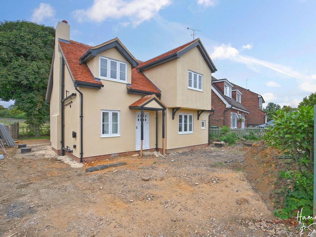 3 bed detached house for sale in Epping Road, Nazeing EN9, £700,000