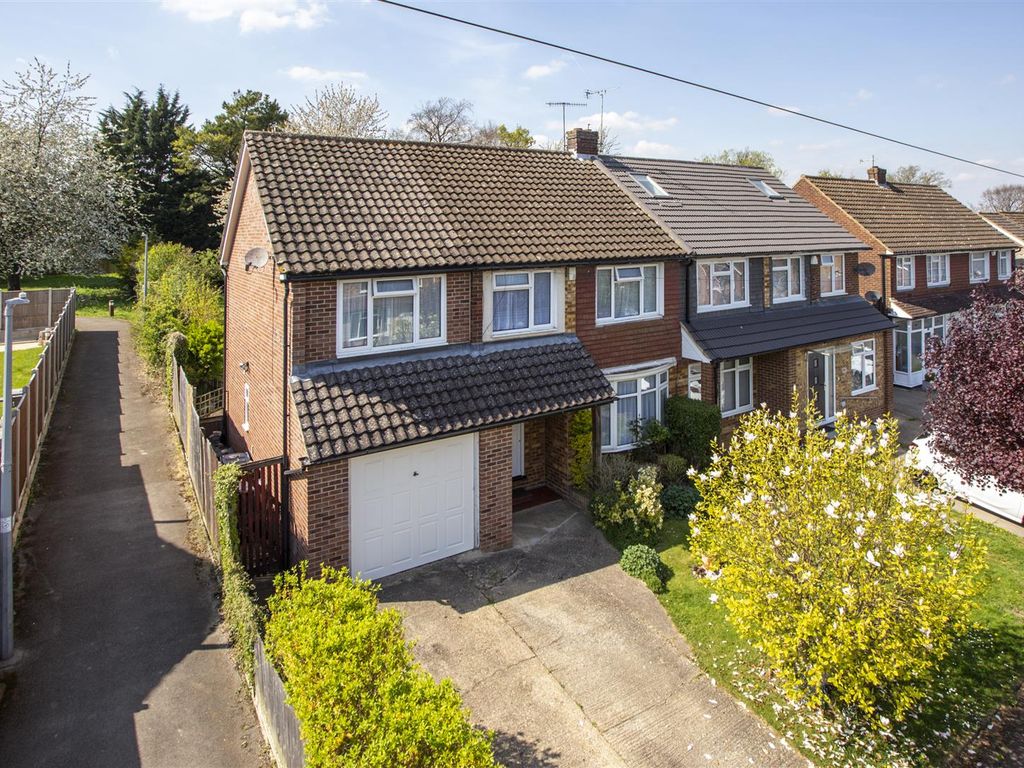 4 bed semidetached house for sale in Mount Close, High HP12 Zoopla