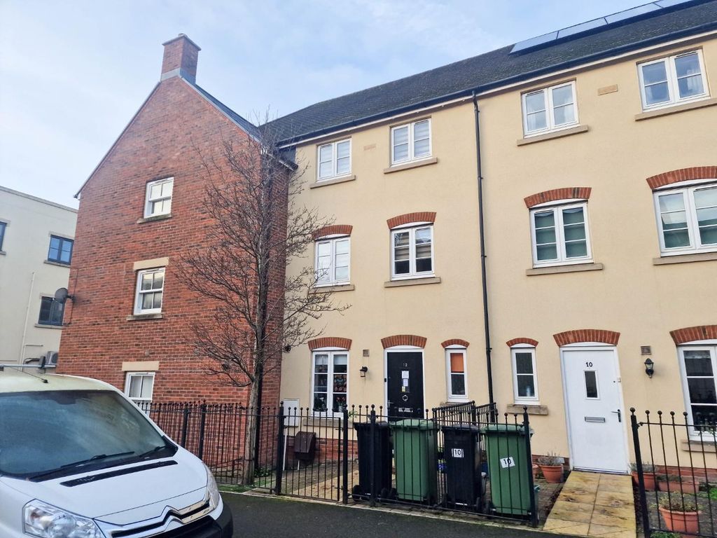 3 bed town house for sale in Greenaways, Ebley, Stroud GL5, £375,000