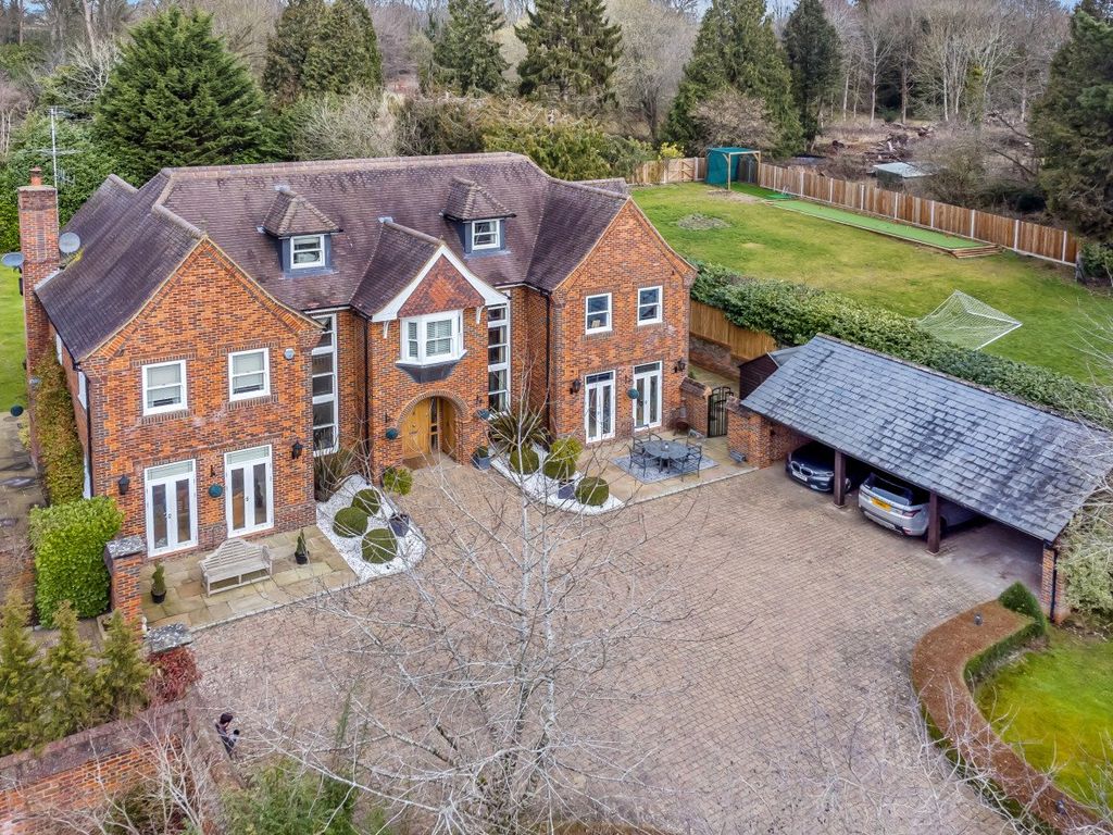 6 bed detached house for sale in Chapel Croft, Chipperfield, Kings