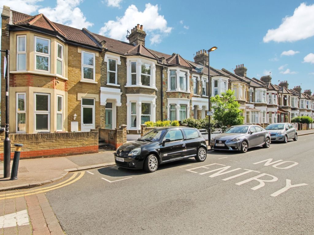 5 bed end terrace house to rent in Lyttelton Road, London E10, £2,795