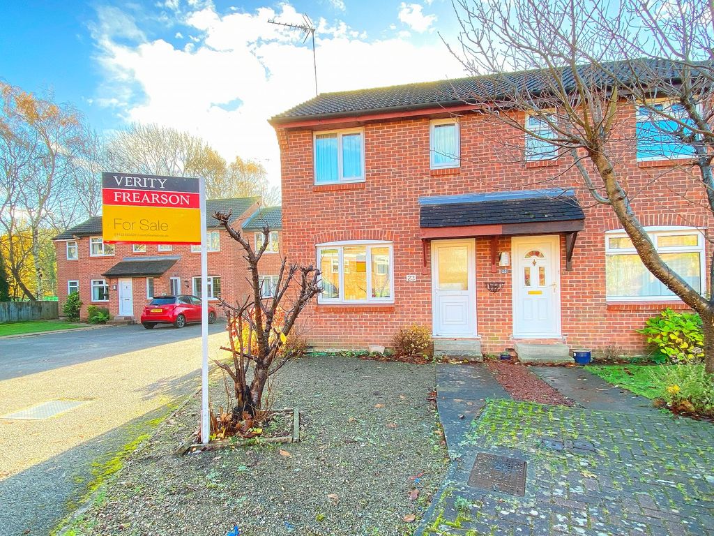 3 bed semidetached house for sale in Norwood Grove, Harrogate HG3, £