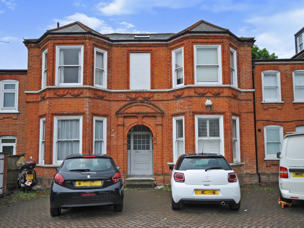 2 bed flat for sale in Brownhill Road, London SE6 Zoopla