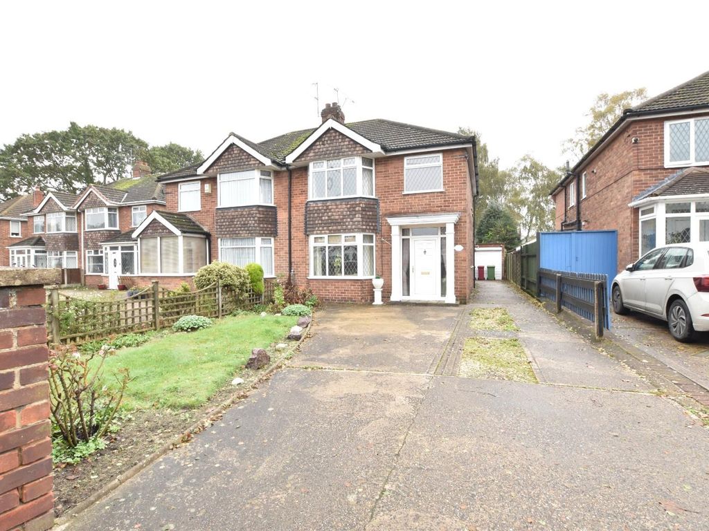 3 bed semidetached house for sale in Scotter Road, Scunthorpe DN15, £