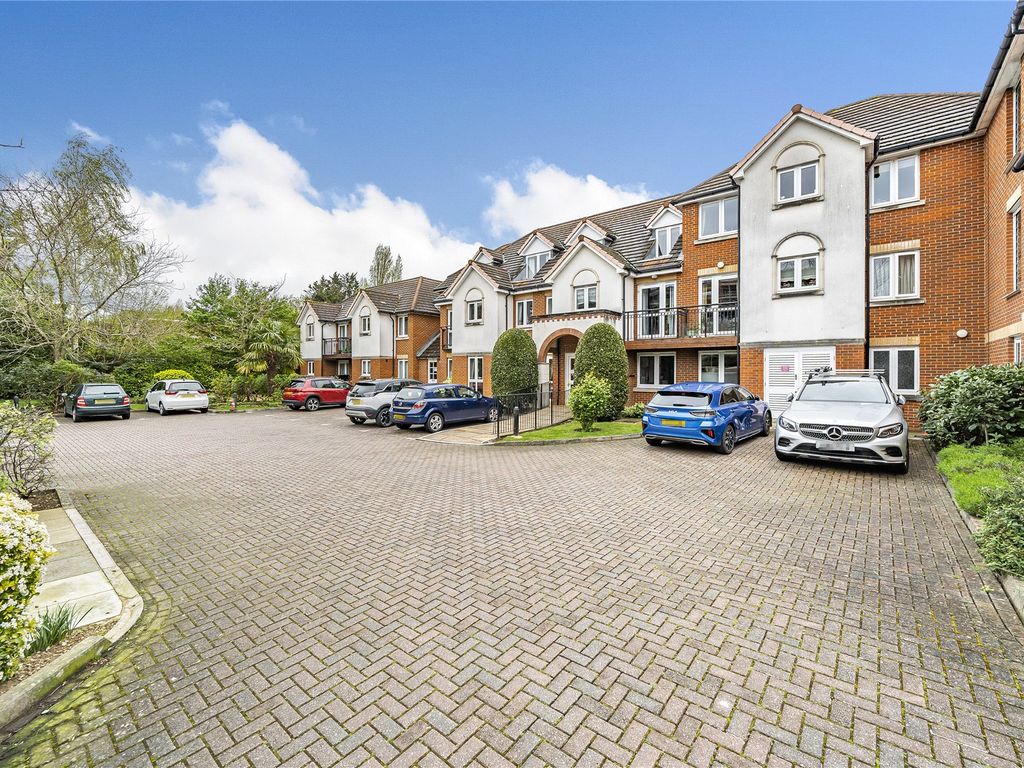 2 bed flat for sale in Addlestone, Surrey KT15, £150,000 Zoopla