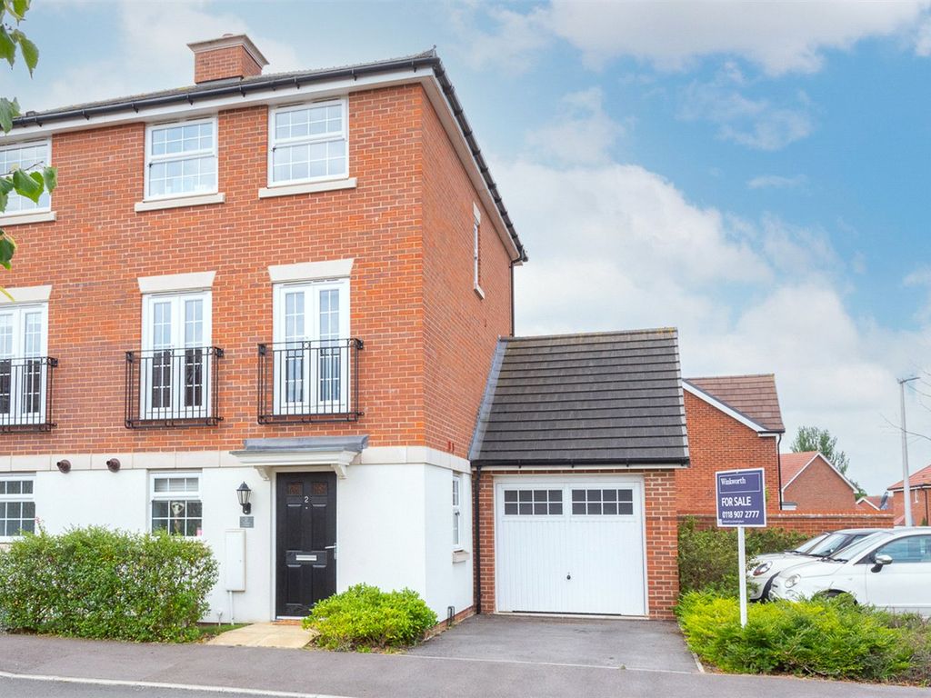 3 bed semidetached house for sale in Yalden Close, Wokingham