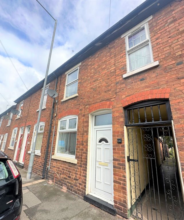 3 bed flat for sale in Wolverhampton Street, Wednesbury WS10, £125,000