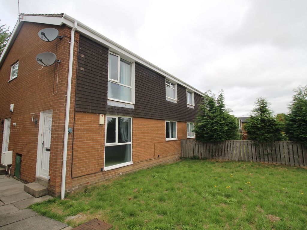 2 bed flat to rent in Warwick Court, Kingston Park, Newcastle Upon Tyne