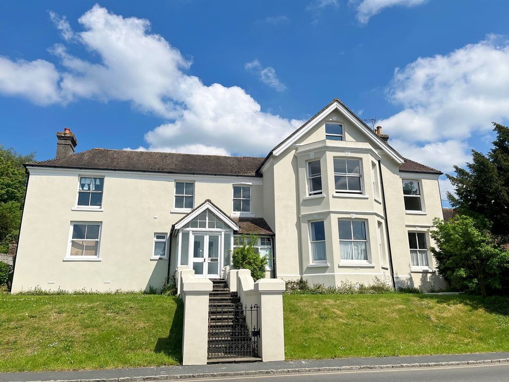 2 bed flat to rent in Flat 3/The Cedars, 74 Lower Street, Pulborough