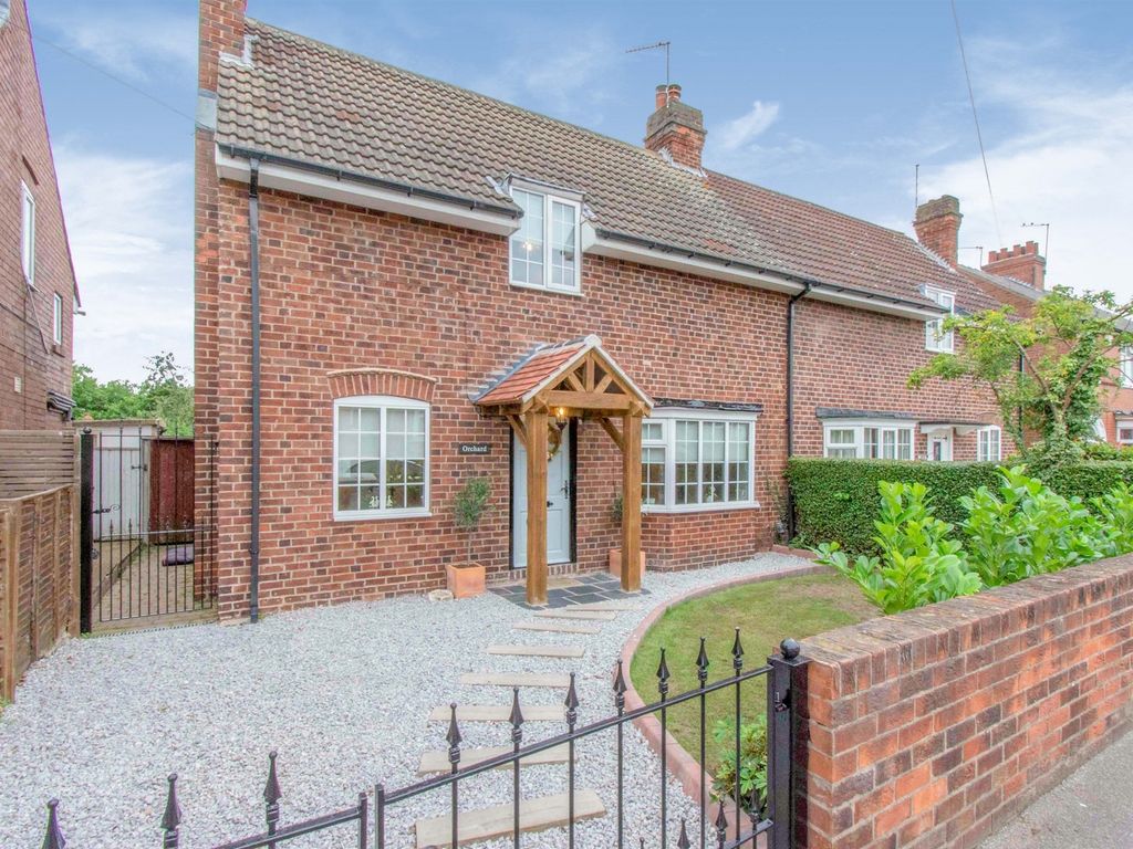 3 bed semidetached house for sale in The Grove, Wheatley Hills