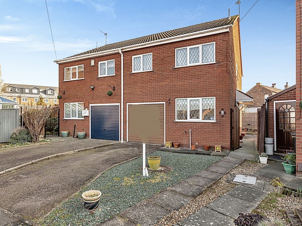 3 bed semidetached house for sale in Lincoln Road, Barwell, Leicester
