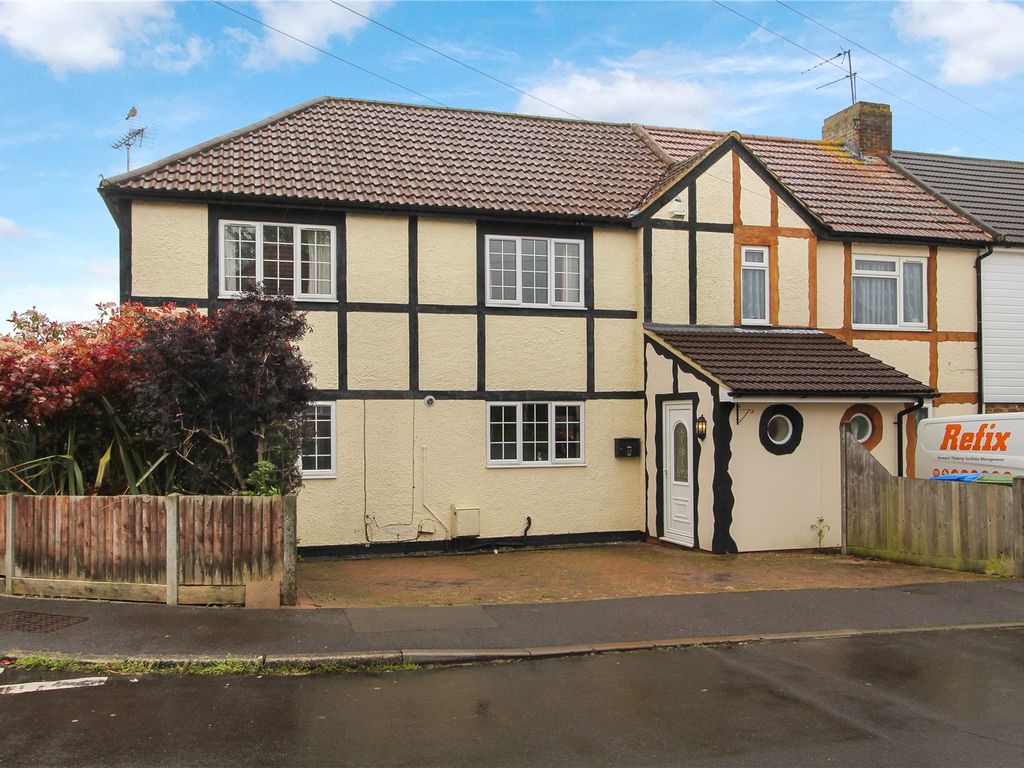 3 bed end terrace house for sale in Clive Road, Aldershot, Hampshire