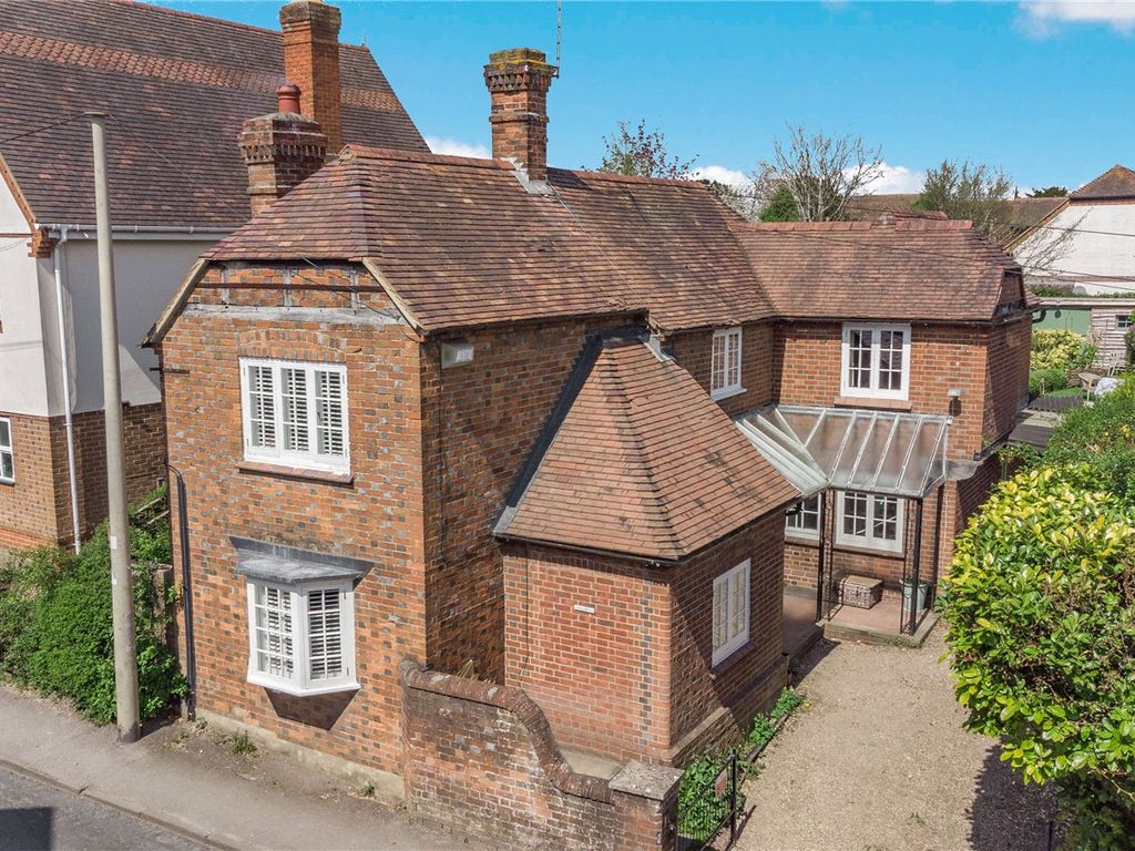 4 bed detached house for sale in Station Road, Kintbury, Hungerford