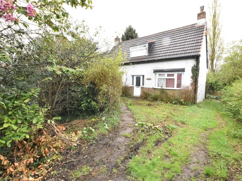 4 bed detached house for sale in Burringham Road, Scunthorpe DN17, £