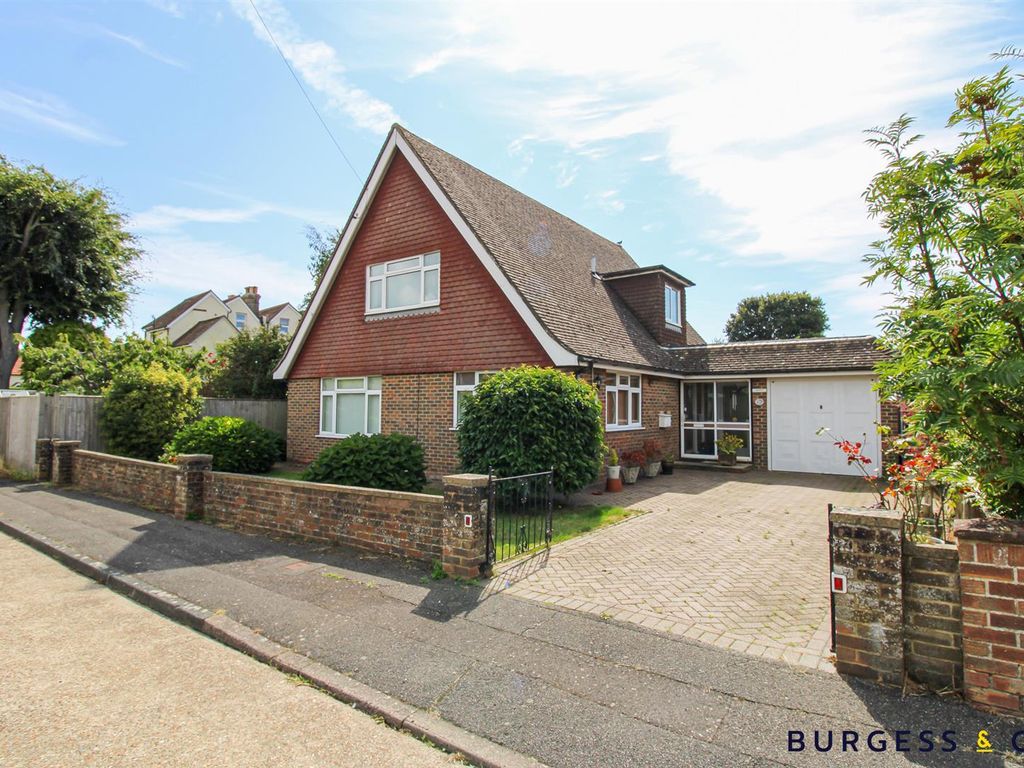 3 bed detached bungalow for sale in Homelands Close, BexhillOnSea