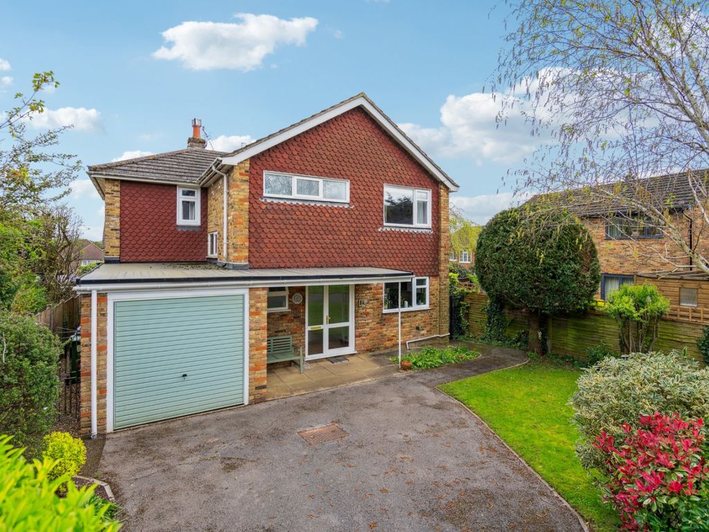 4 bed detached house for sale in Nicol Close, Chalfont St. Peter, Gerrards Cross SL9, £795,000