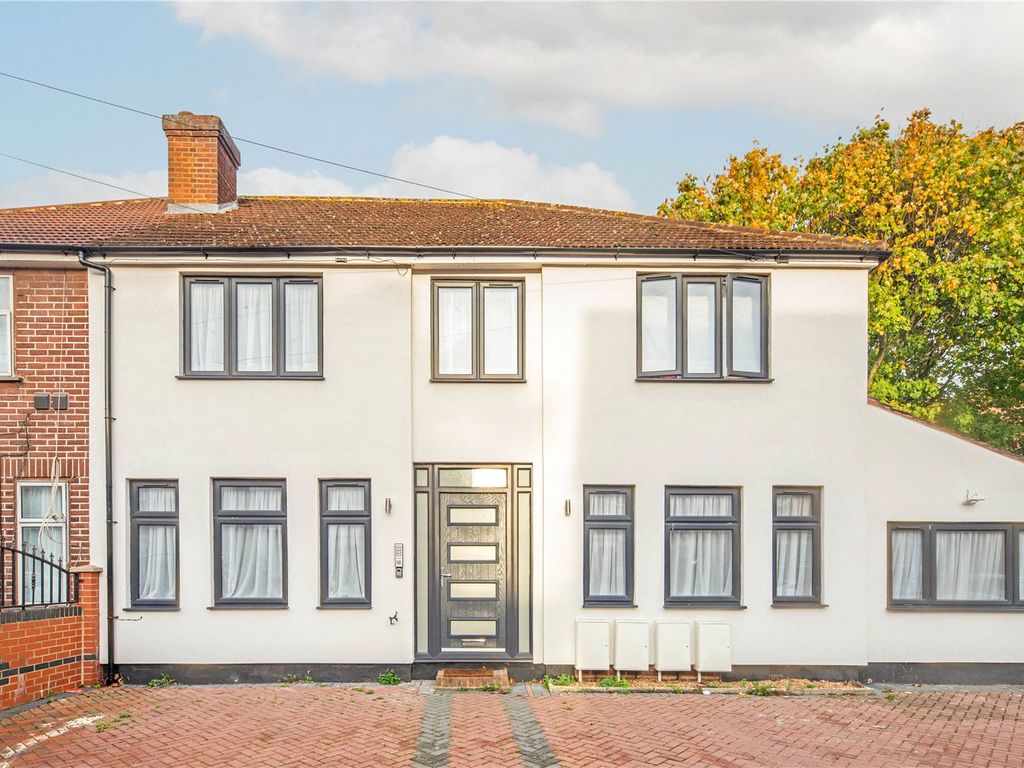 2 bed flat for sale in Vicarage Farm Road, Hounslow TW3 Zoopla