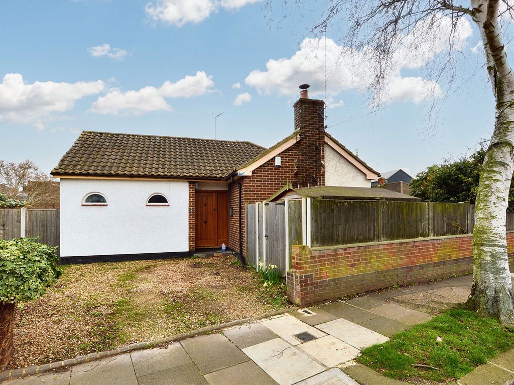 2 bed detached bungalow for sale in North Crescent, SouthendOnSea SS2