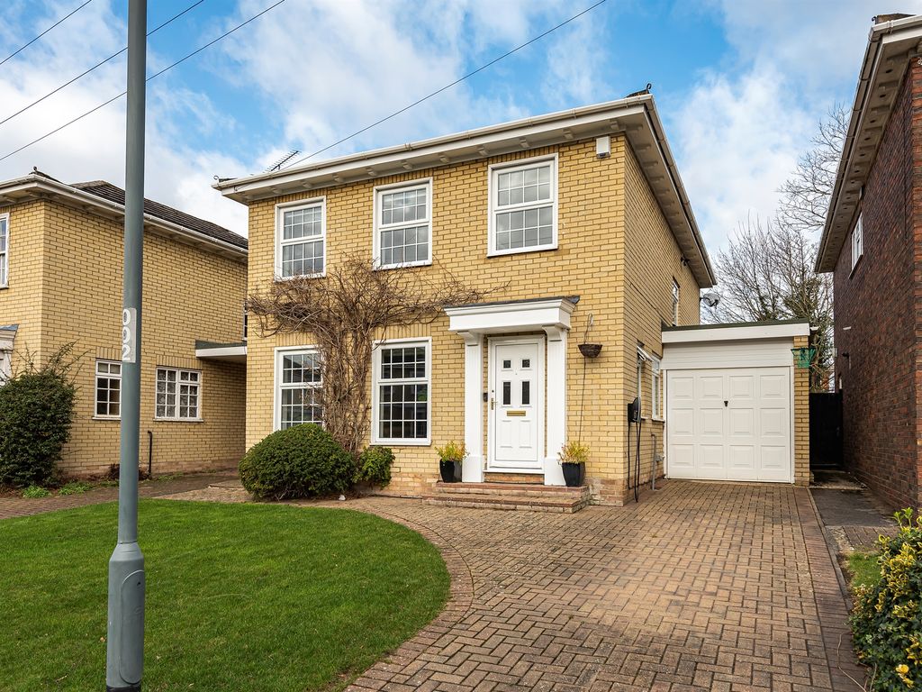 4 bed detached house for sale in Cotswold Close, Maidenhead SL6 Zoopla