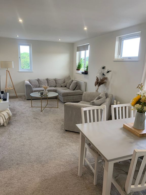 2 bed flat to rent in Staveley Road, Chesterfield S43, £850 pcm Zoopla