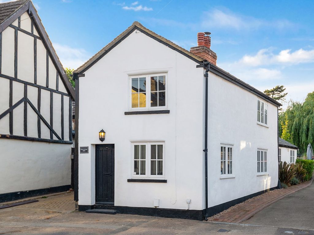 2 bed detached house for sale in Station Road, Toddington LU5, £250,000