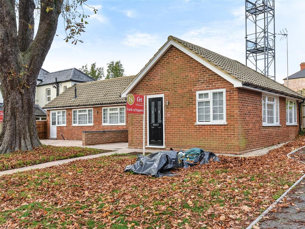 2 bed bungalow to rent in High Street, Crowthorne RG45, £1,250 pcm Zoopla