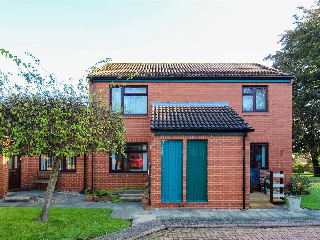 2 bed flat for sale in Sandal Hall Mews, Sandal, Wakefield WF2, £90,000 Zoopla