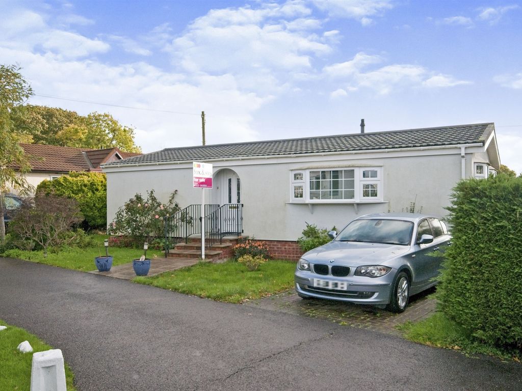 2 bed mobile/park home for sale in Lion House Park, Mill Road, Hailsham