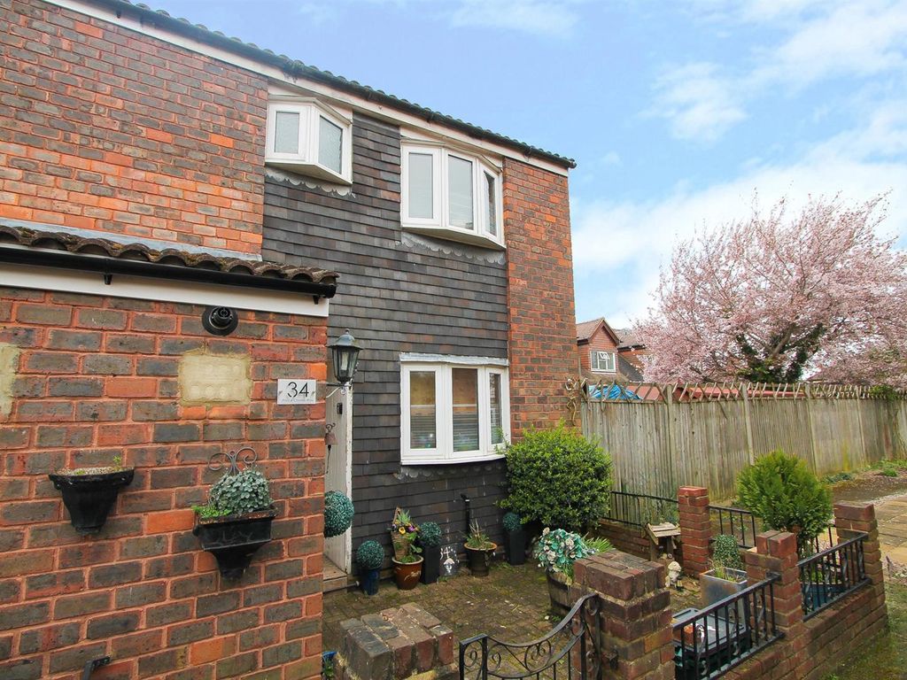 2 bed end terrace house for sale in Prince Charles Way, Wallington SM6