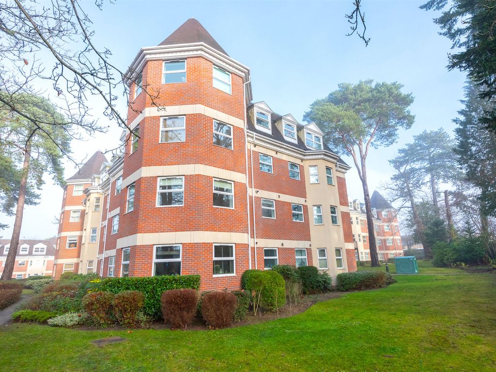 2 bed flat for sale in Camberley, Surrey GU15, £350,000 Zoopla