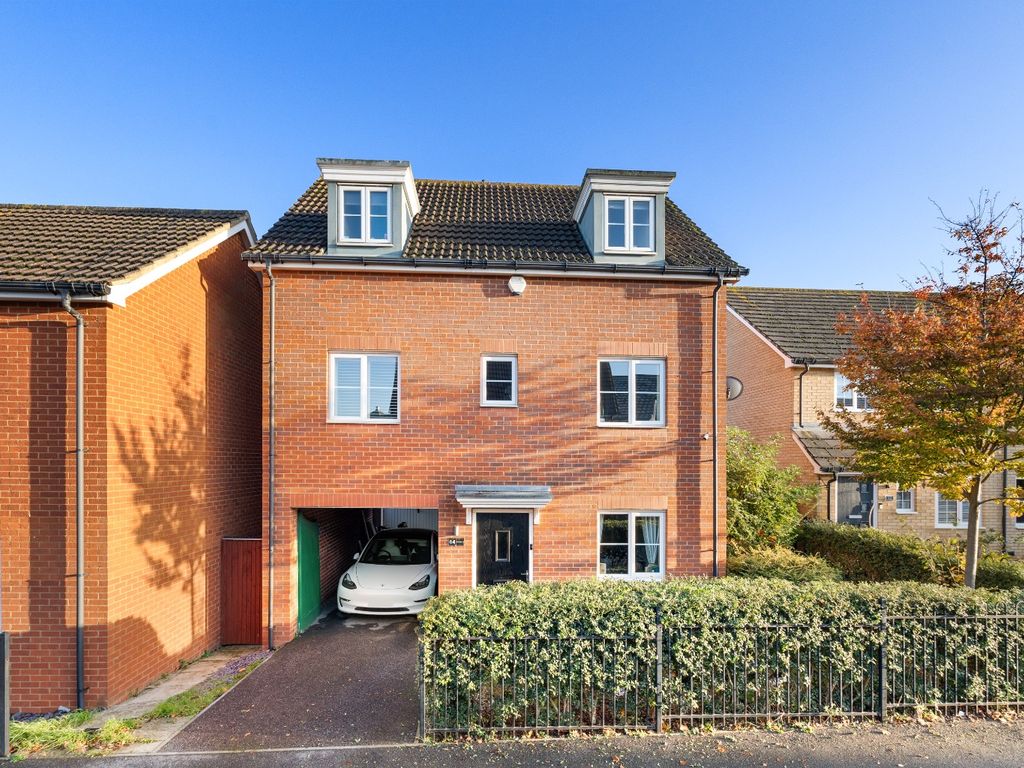 4 bed detached house for sale in The Chimes, Hoo, Rochester, Kent ME3, £425,000 Zoopla