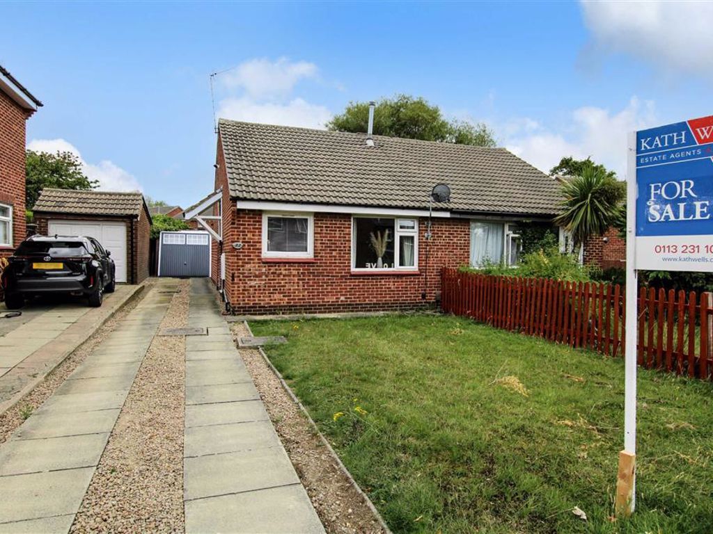 2 bed semidetached bungalow for sale in Hazel Avenue, Whinmoor, Leeds
