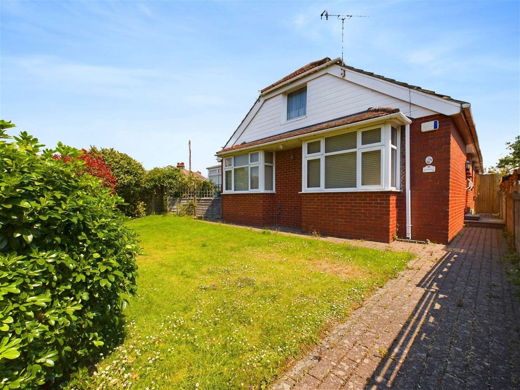 3 bed bungalow for sale in Sompting Road, Lancing BN15, £400,000 Zoopla