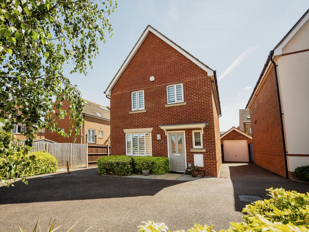 3 bed detached house for sale in Juniper Close, Minster On Sea