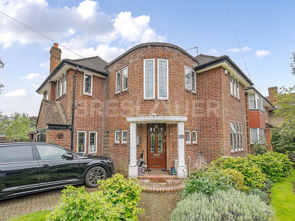 4 bed detached house for sale in Cavendish Drive, Edgware HA8, £1,275,000 Zoopla