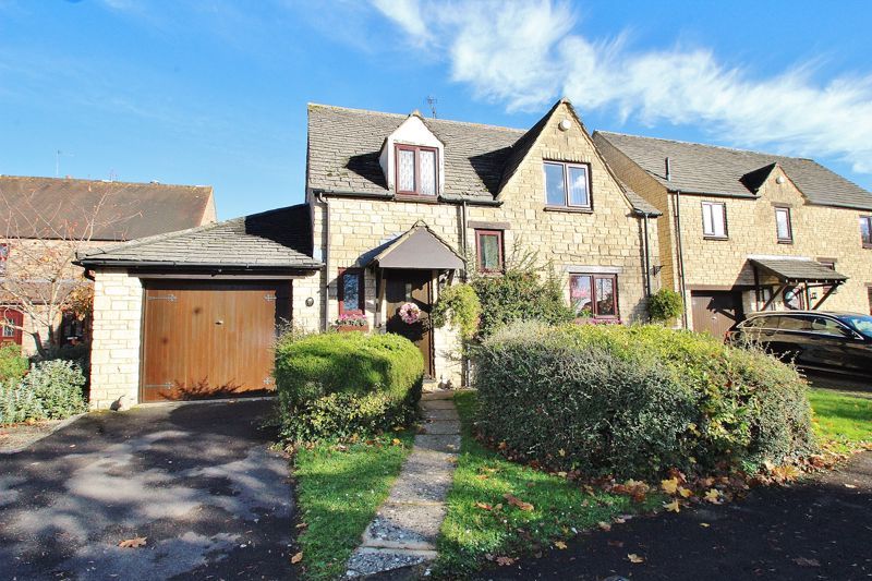 4 bed detached house for sale in Cotswold Meadow, Curbridge, Witney