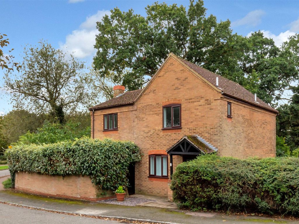4 bed detached house for sale in Linceslade Grove, Loughton, Milton