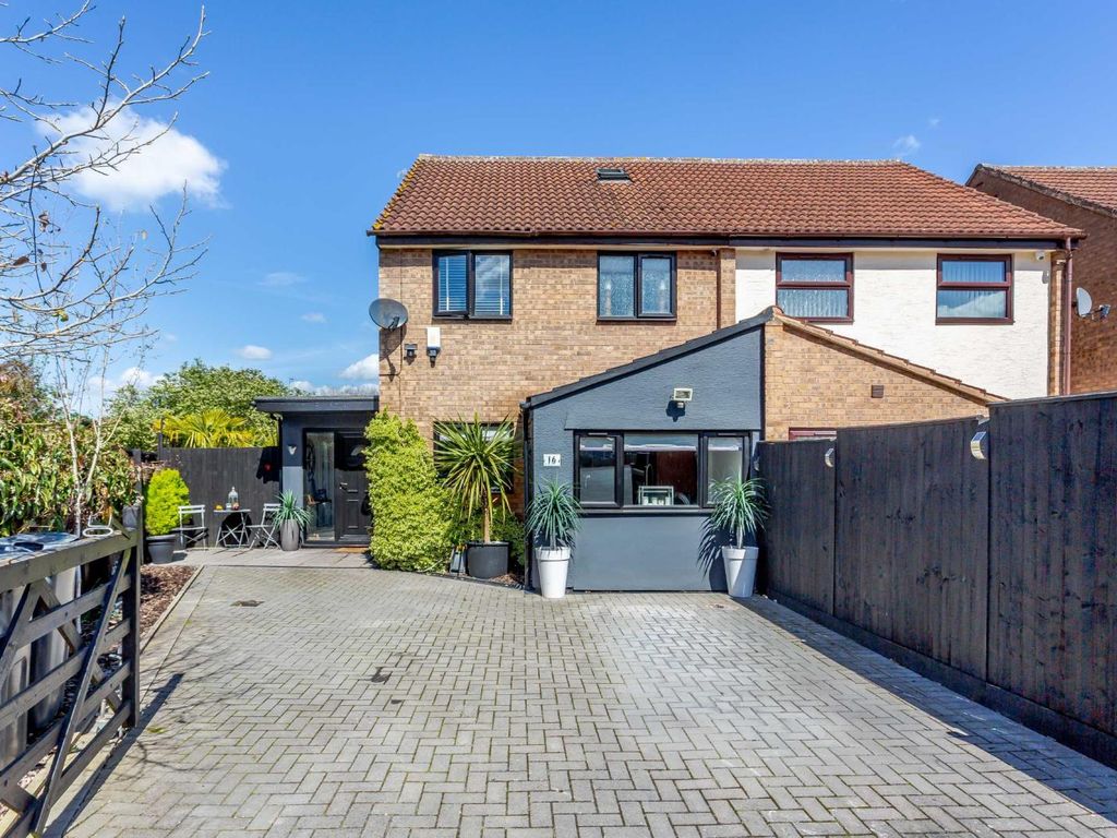 3 bed semidetached house for sale in Grosmont Close, Monmouth