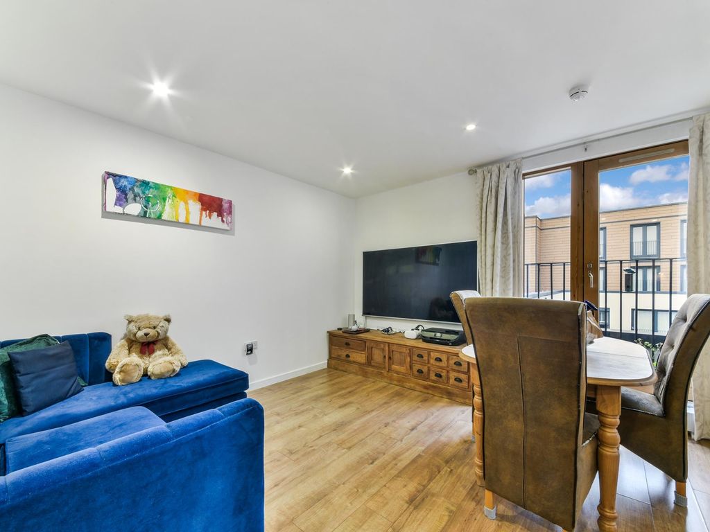1 bed flat for sale in Compass House, Raine Street, London E1W, £