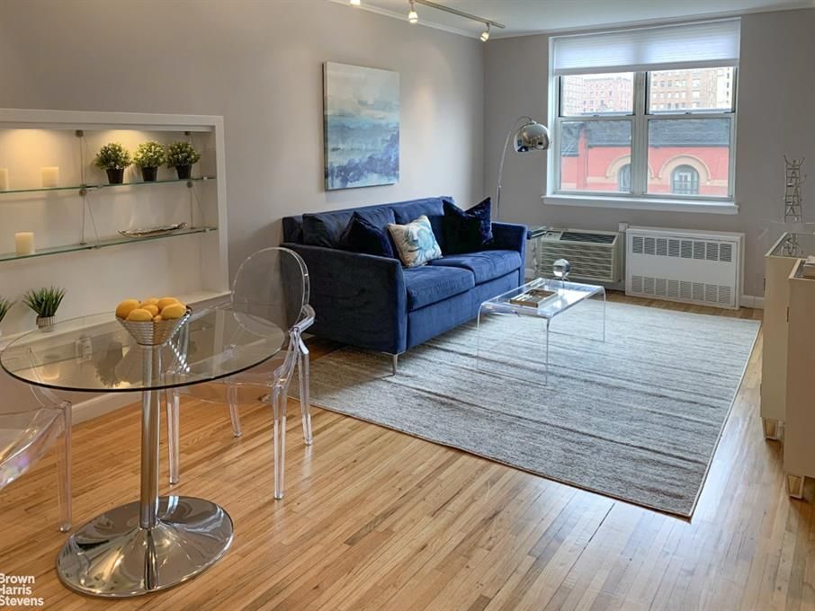 Studio for sale in 166 W 76th St, New York, Ny 10023, Usa, £459,699